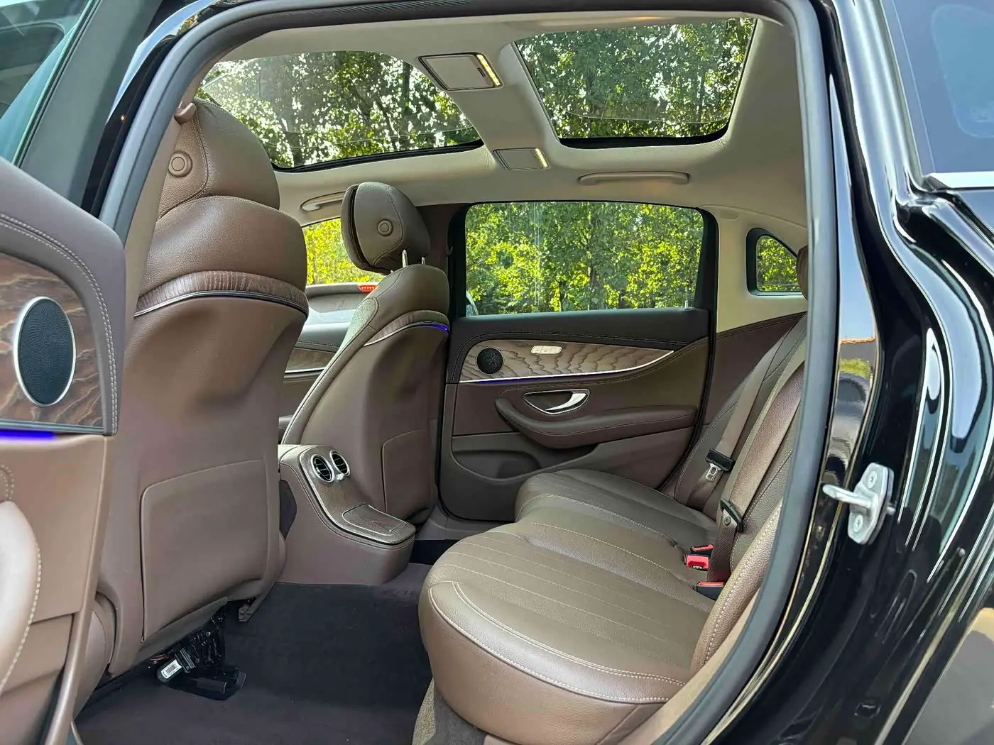 Mercedes-Benz E-Class 2023 — Фото 4/20