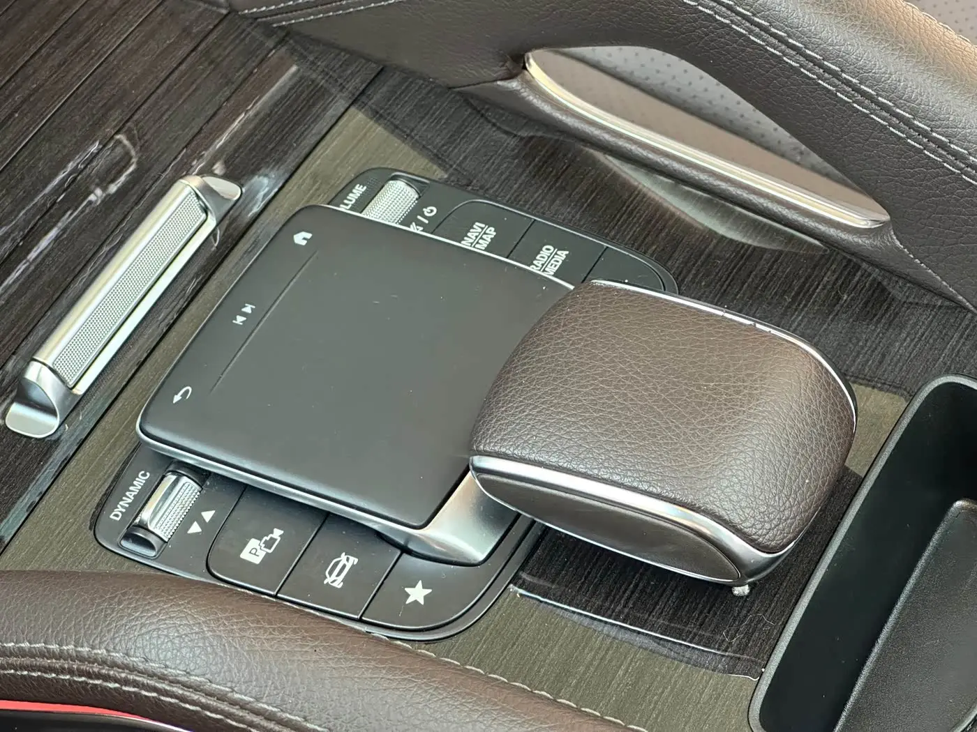 Mercedes-Benz GLE 2022 — Photo 9/16