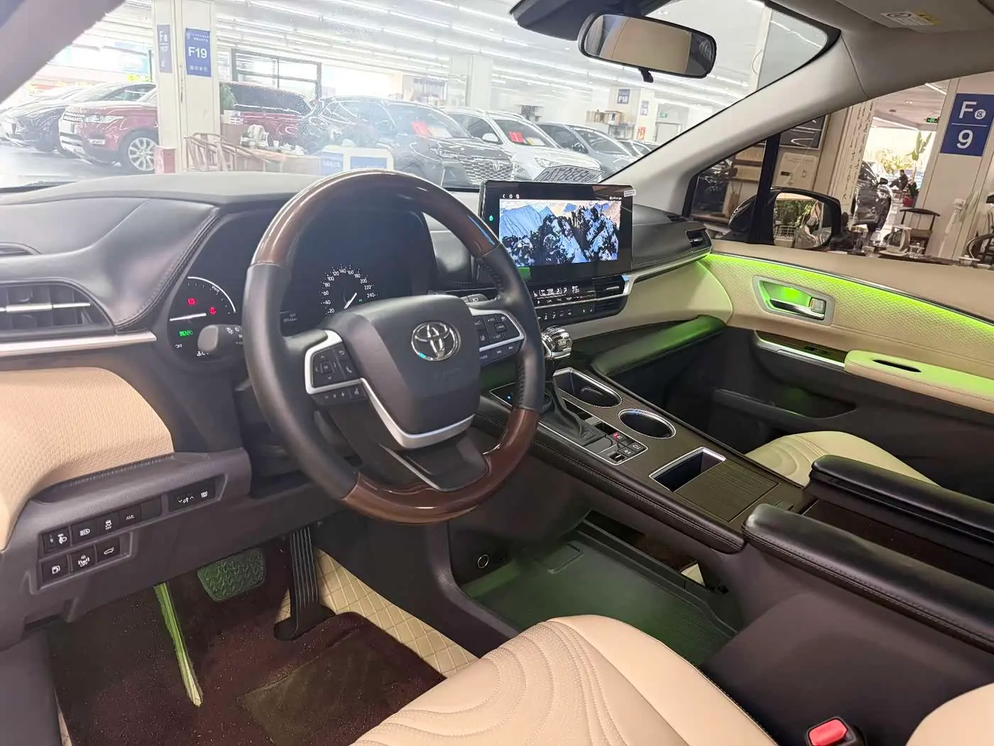 Toyota Sienna 2024 — Photo 7/20