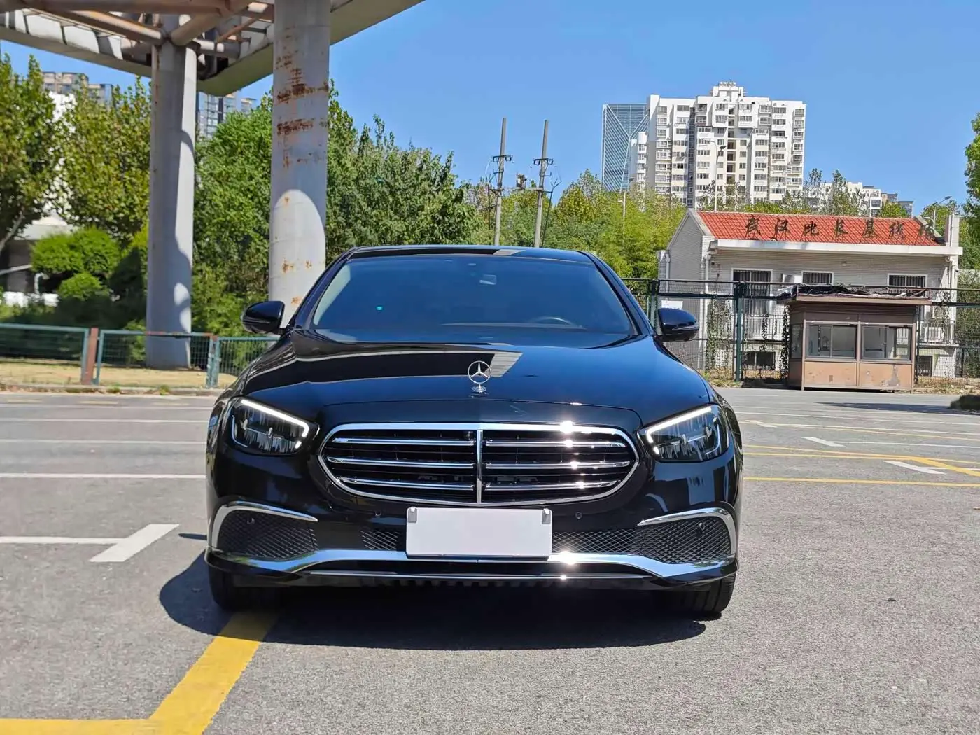 Mercedes-Benz E-Class 2021 — Photo 2/20