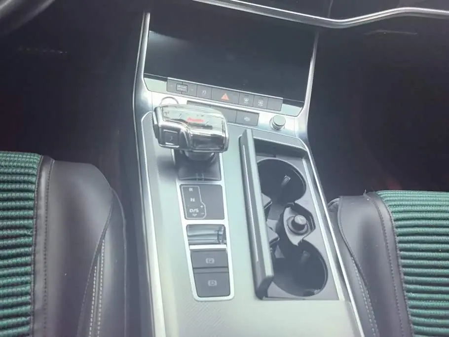 Audi A6L 2020 — Photo 16/16