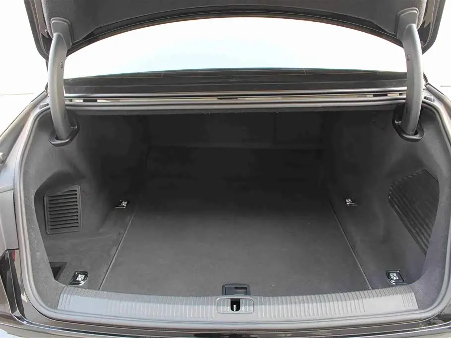 Audi A8 2021 — Photo 18/19
