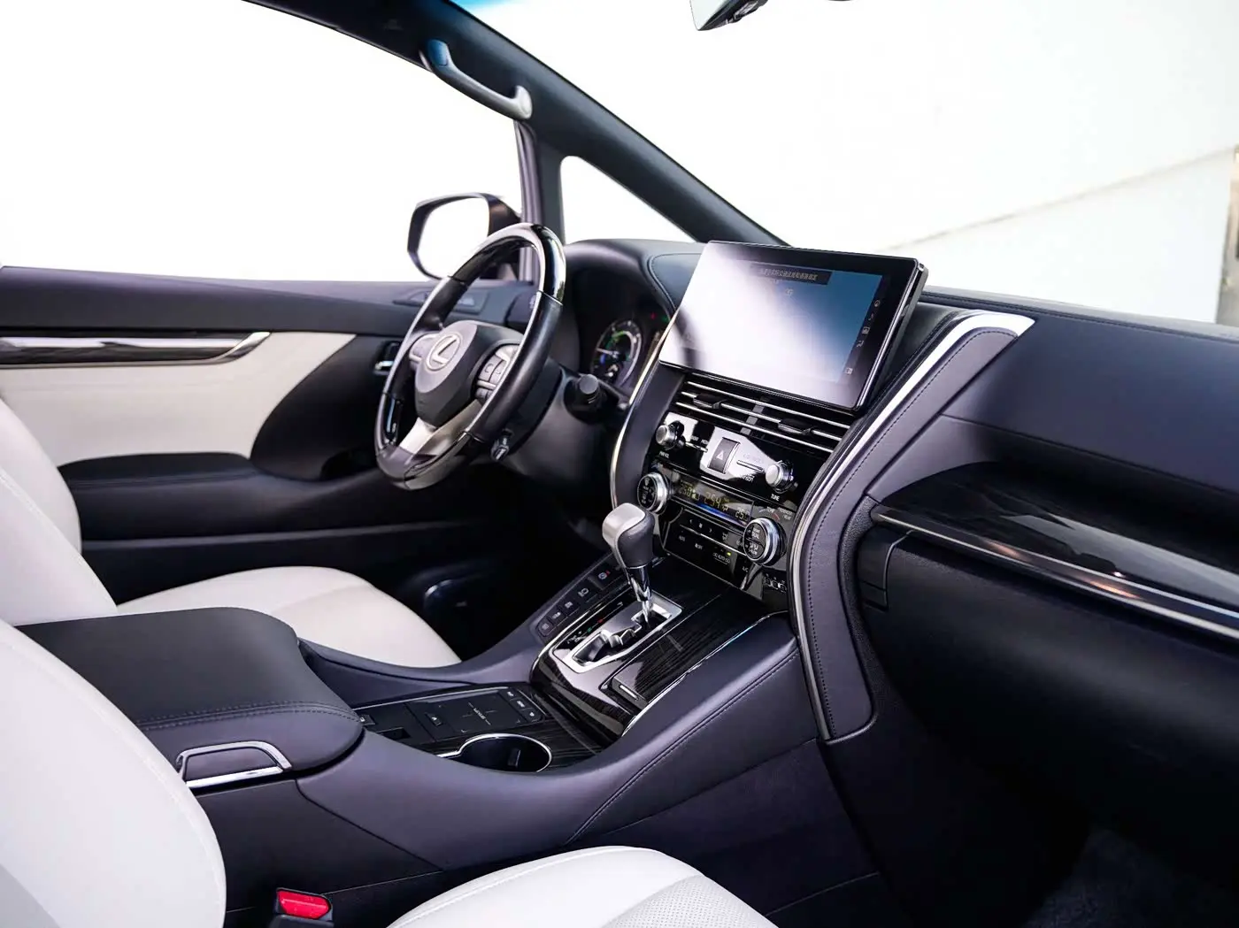 Lexus LM 2021 — ფოტო 6/9