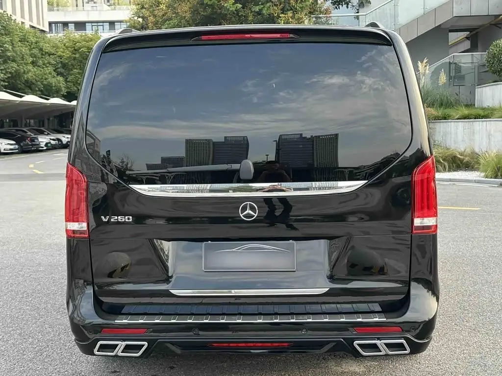 Mercedes-Benz V-Class 2023 — Фото 8/16