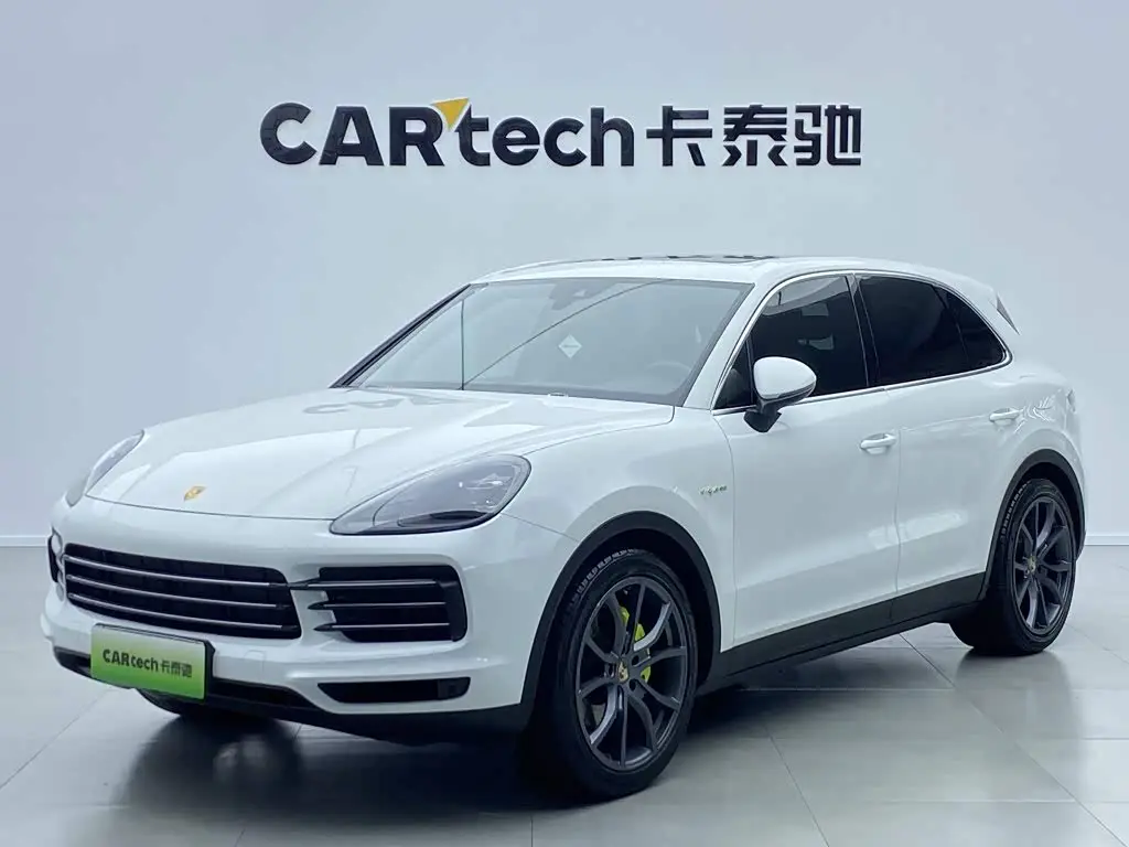 Porsche Cayenne New Energy 2021 — Photo 1/20