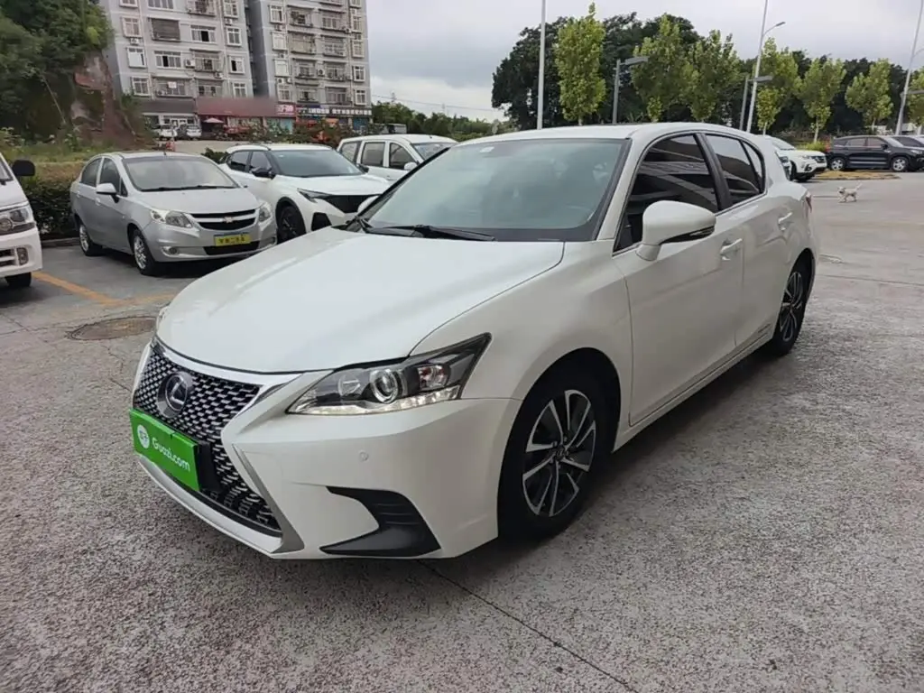 Lexus CT 2018 — Фото 1/20