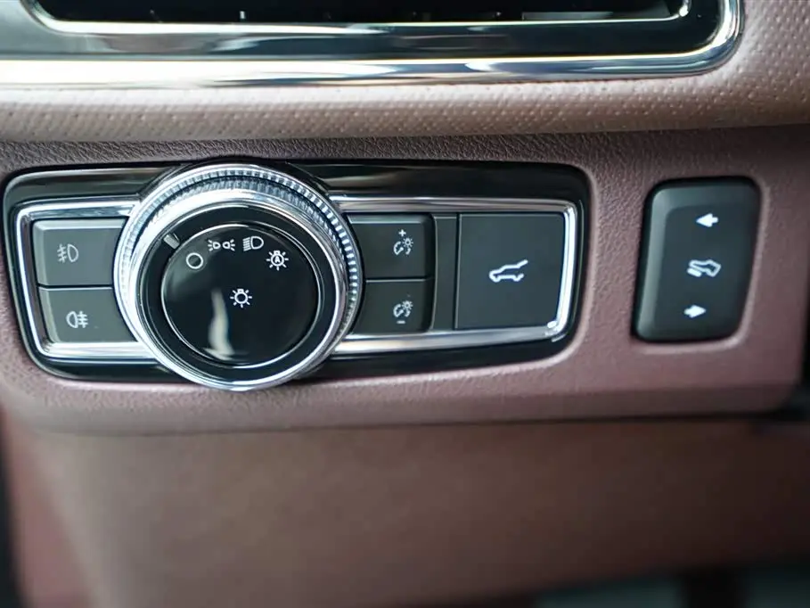 Lincoln Navigator 2022 — Photo 6/18