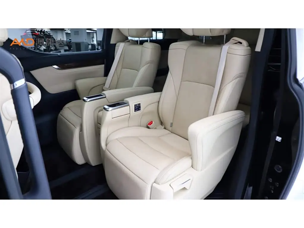 Toyota Alphard 2022 — Photo 7/11
