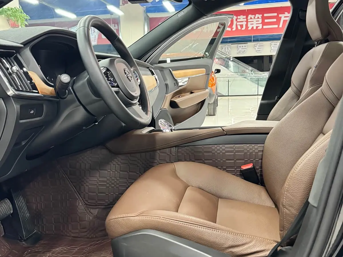 Volvo S90 2023 — Photo 10/20