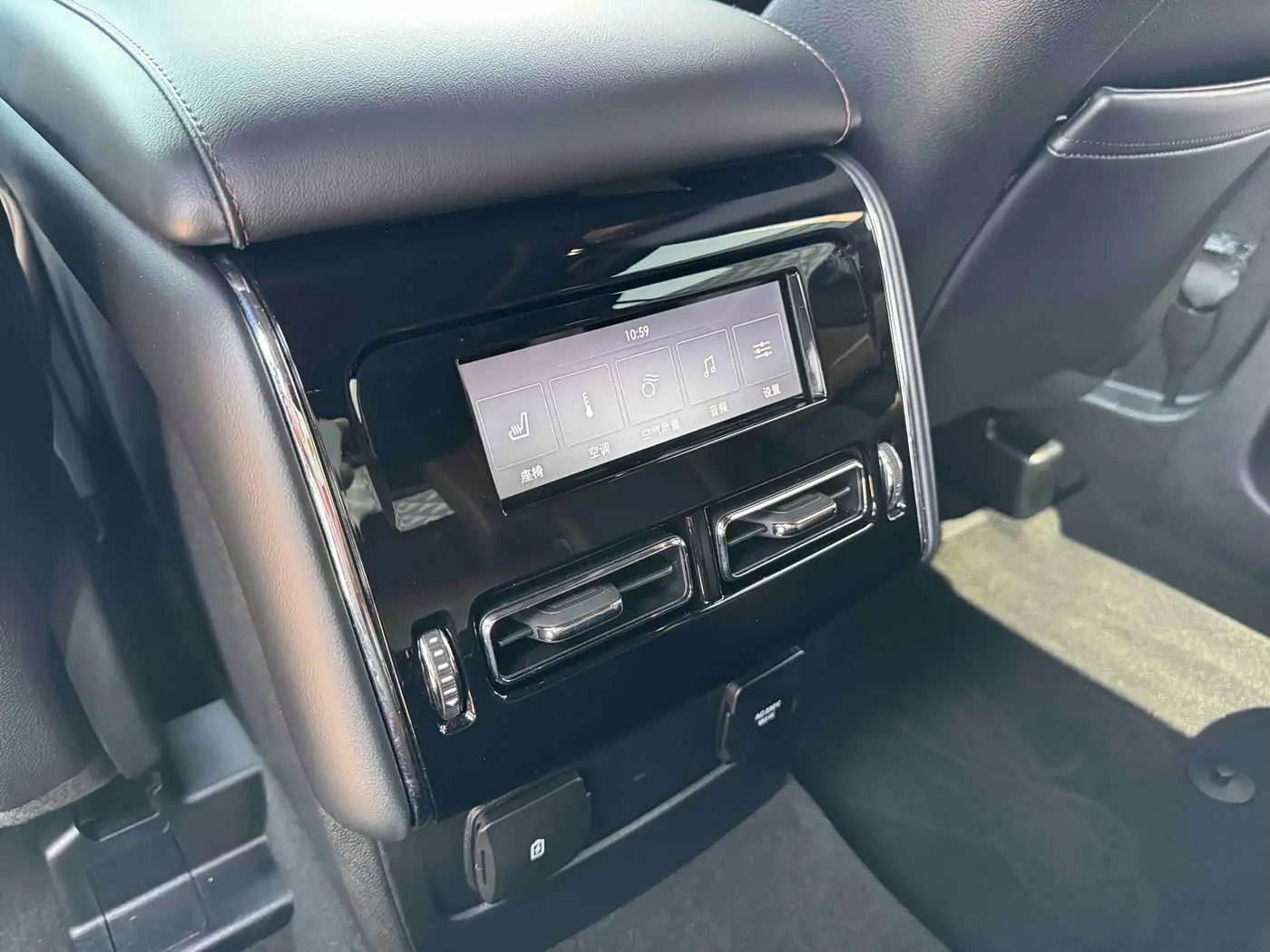 Lincoln Aviator 2021 — Photo 18/20