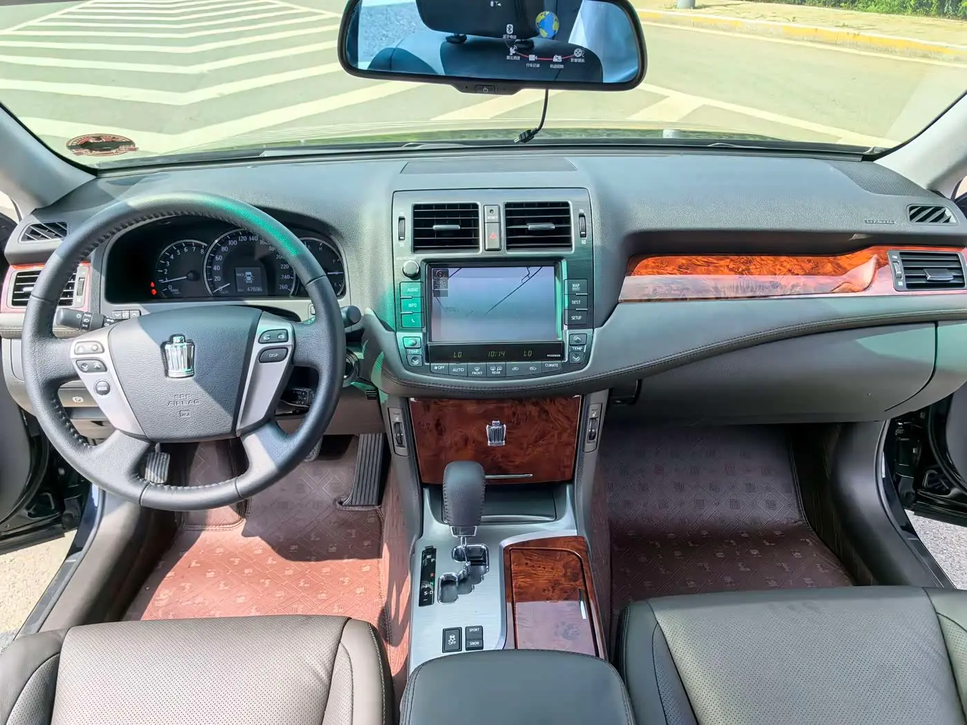 Toyota Crown 2014 — Photo 7/20