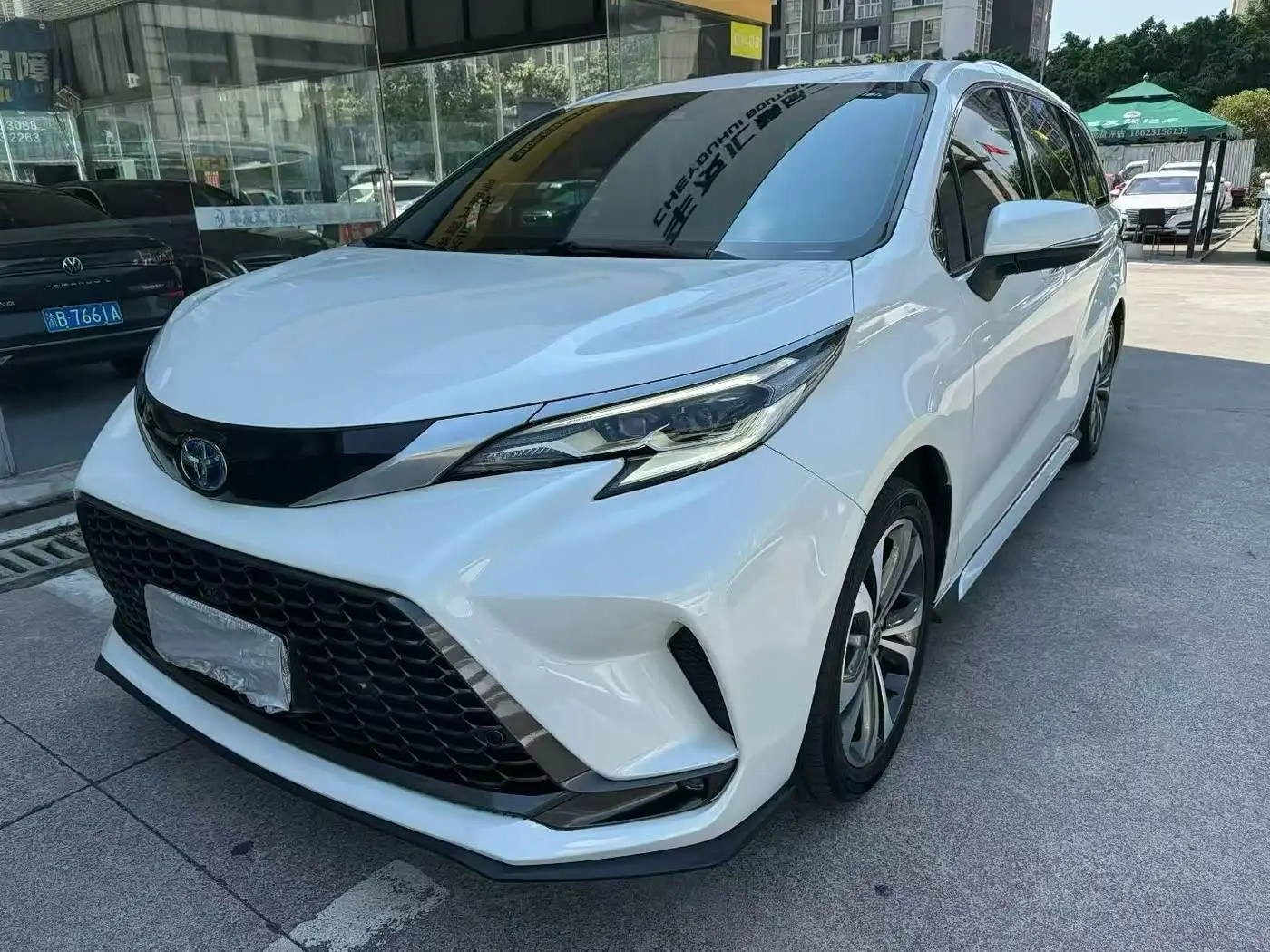 Toyota Granvia 2024 — ფოტო 1/9