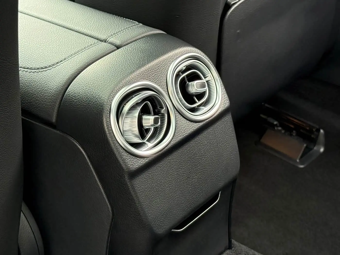 Mercedes-Benz C-Class 2024 — Фото 19/20