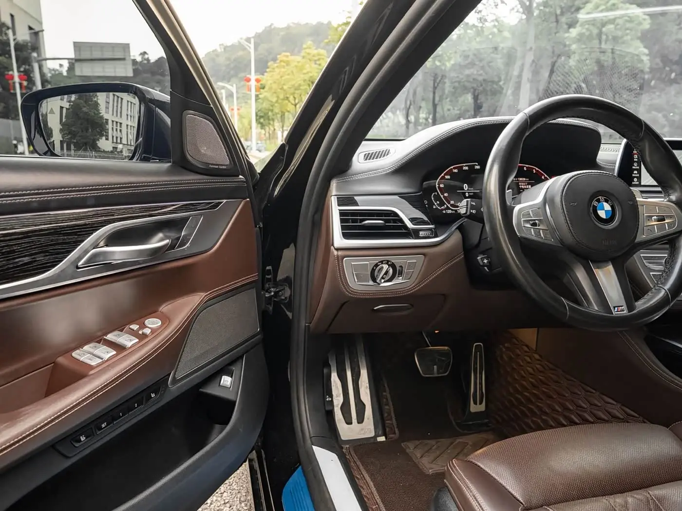 BMW 7 Series 2020 — Photo 15/19