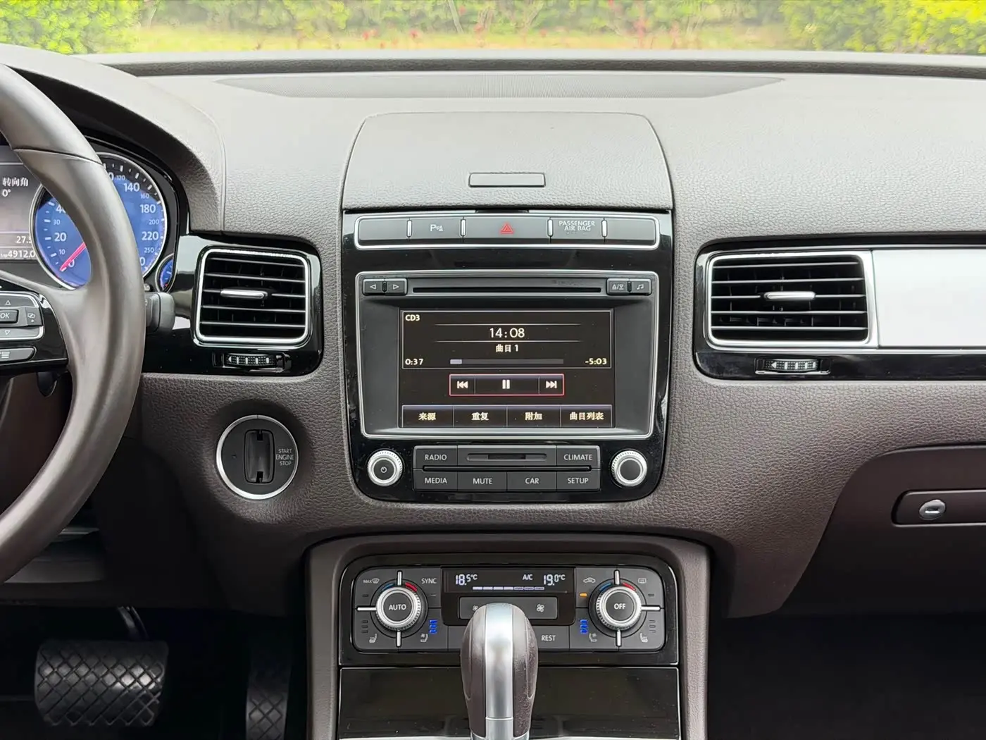 Volkswagen Touareg 2017 — Photo 12/20