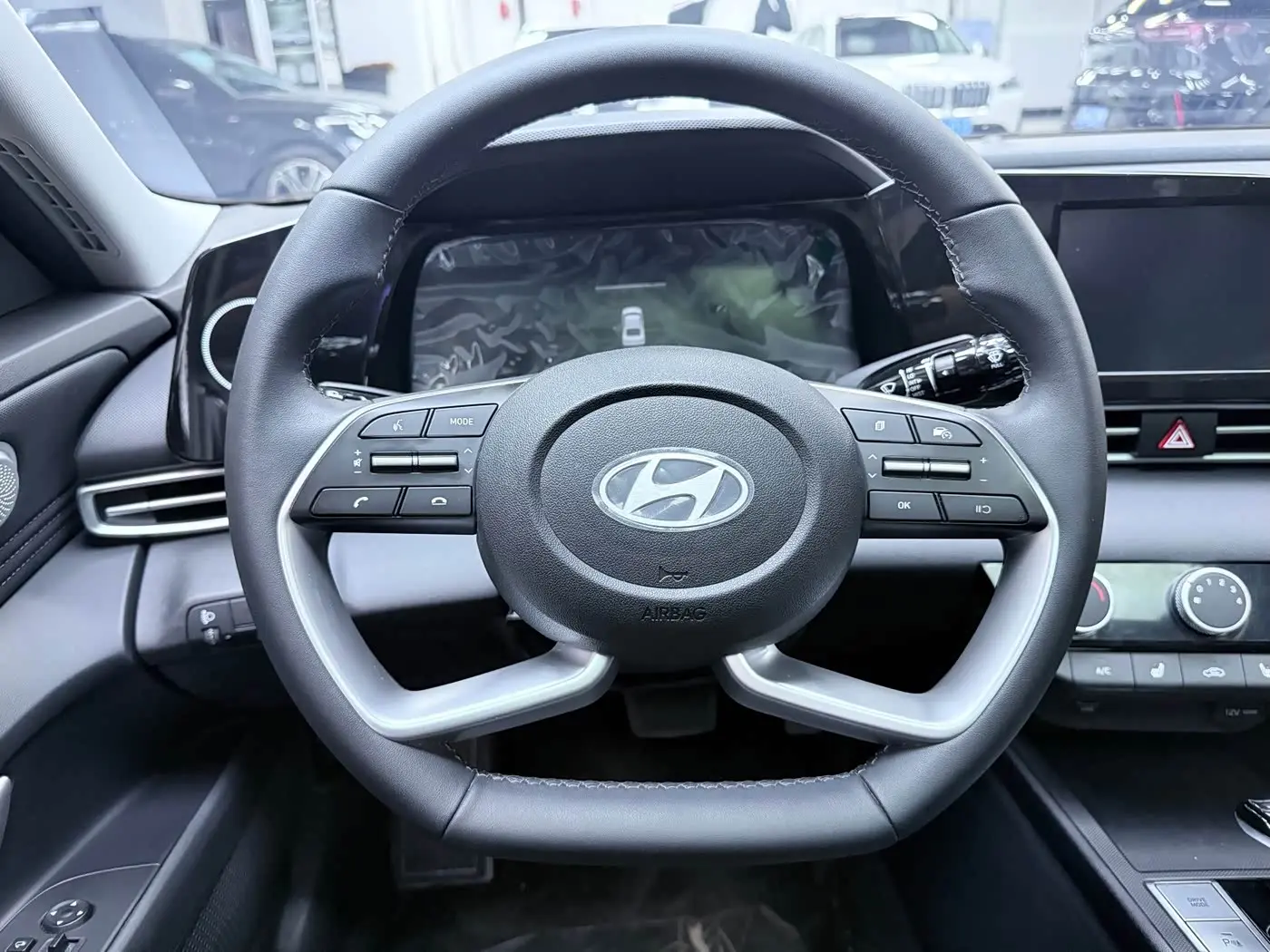 Hyundai Elantra 2023 — Photo 12/20