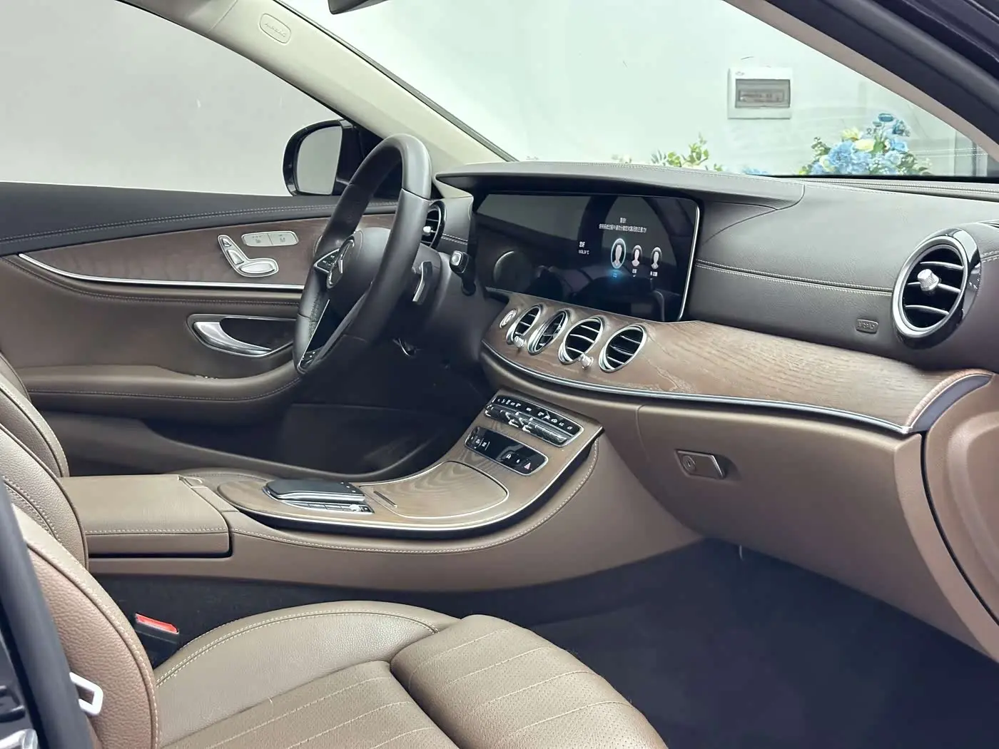 Mercedes-Benz E-Class 2022 — Photo 16/20