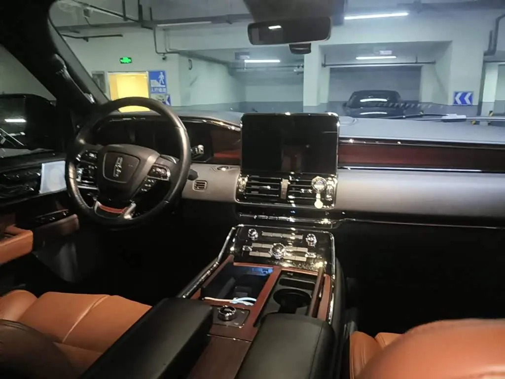 Lincoln Navigator 2021 — Photo 12/15