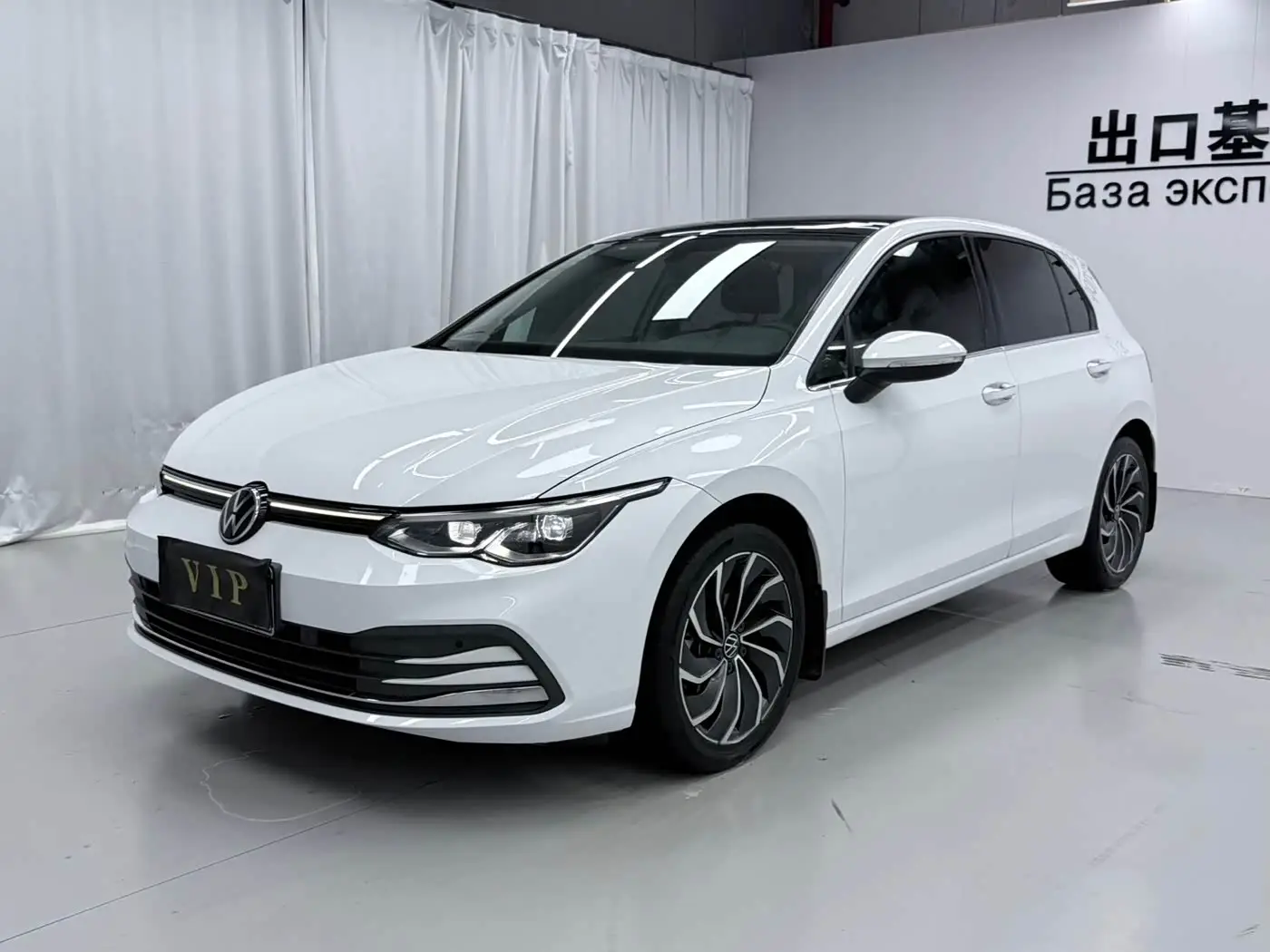 Volkswagen Golf, 2022