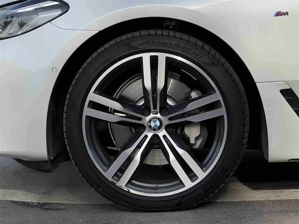 BMW 6 Series GT 2025 — Photo 4/18