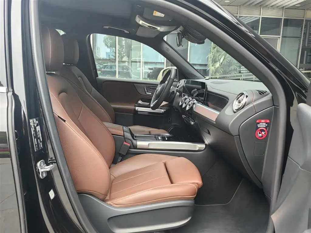 Mercedes-Benz GLB 2025 — Photo 16/20