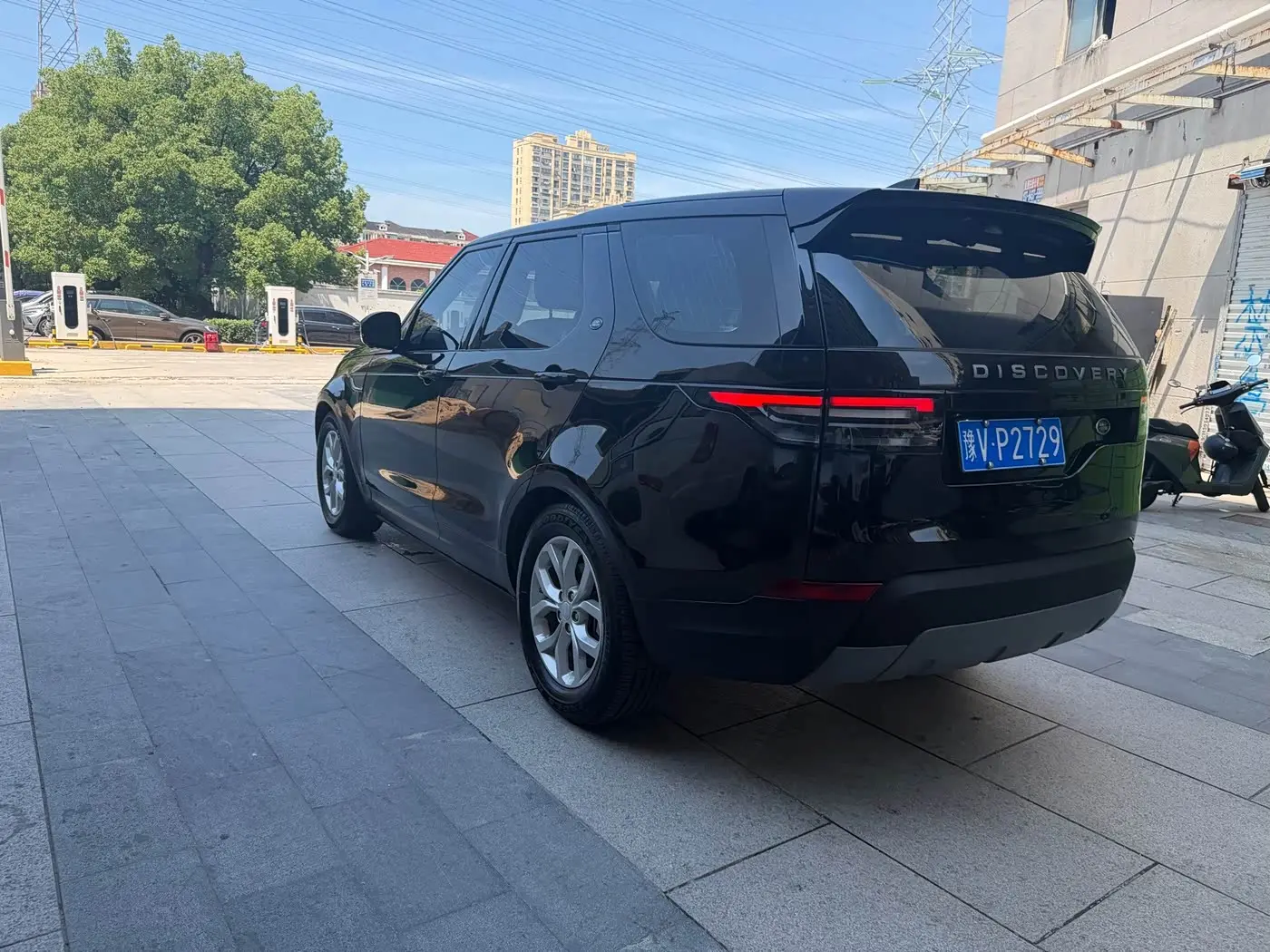 Land Rover Discovery 2018 — Photo 18/18