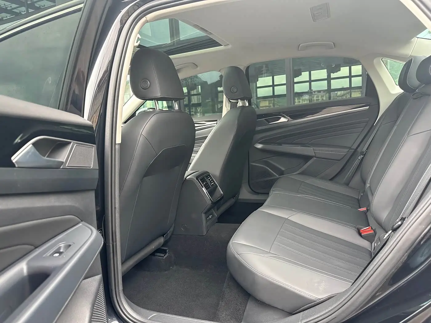 Volkswagen Passat 2025 — Photo 12/17