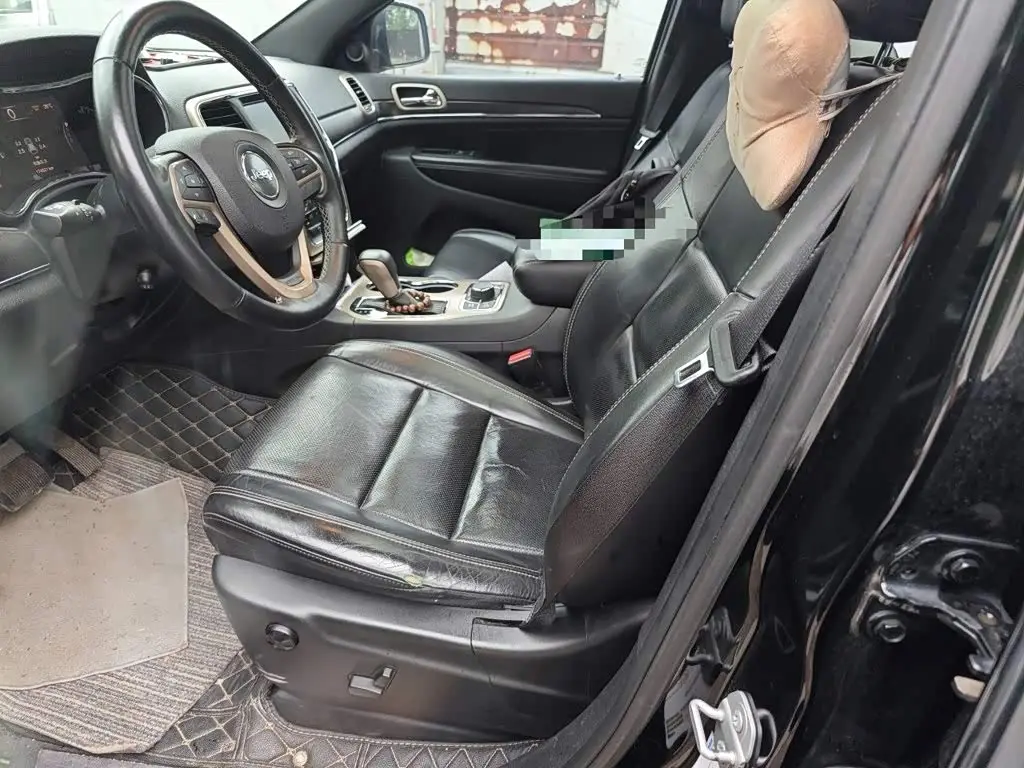 Jeep Grand Cherokee 2019 — Photo 8/20
