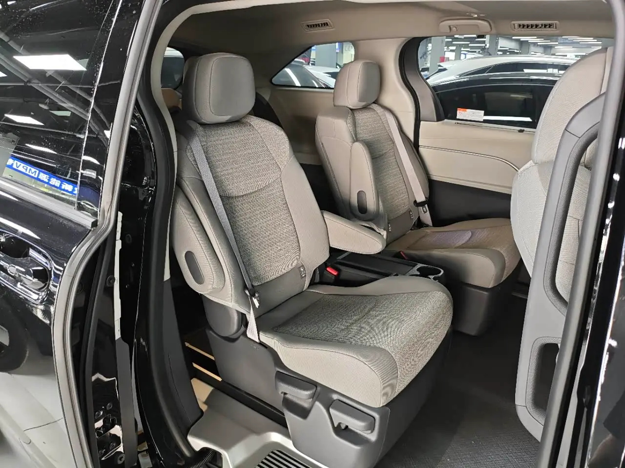 Toyota Sienna 2026 — Photo 10/15