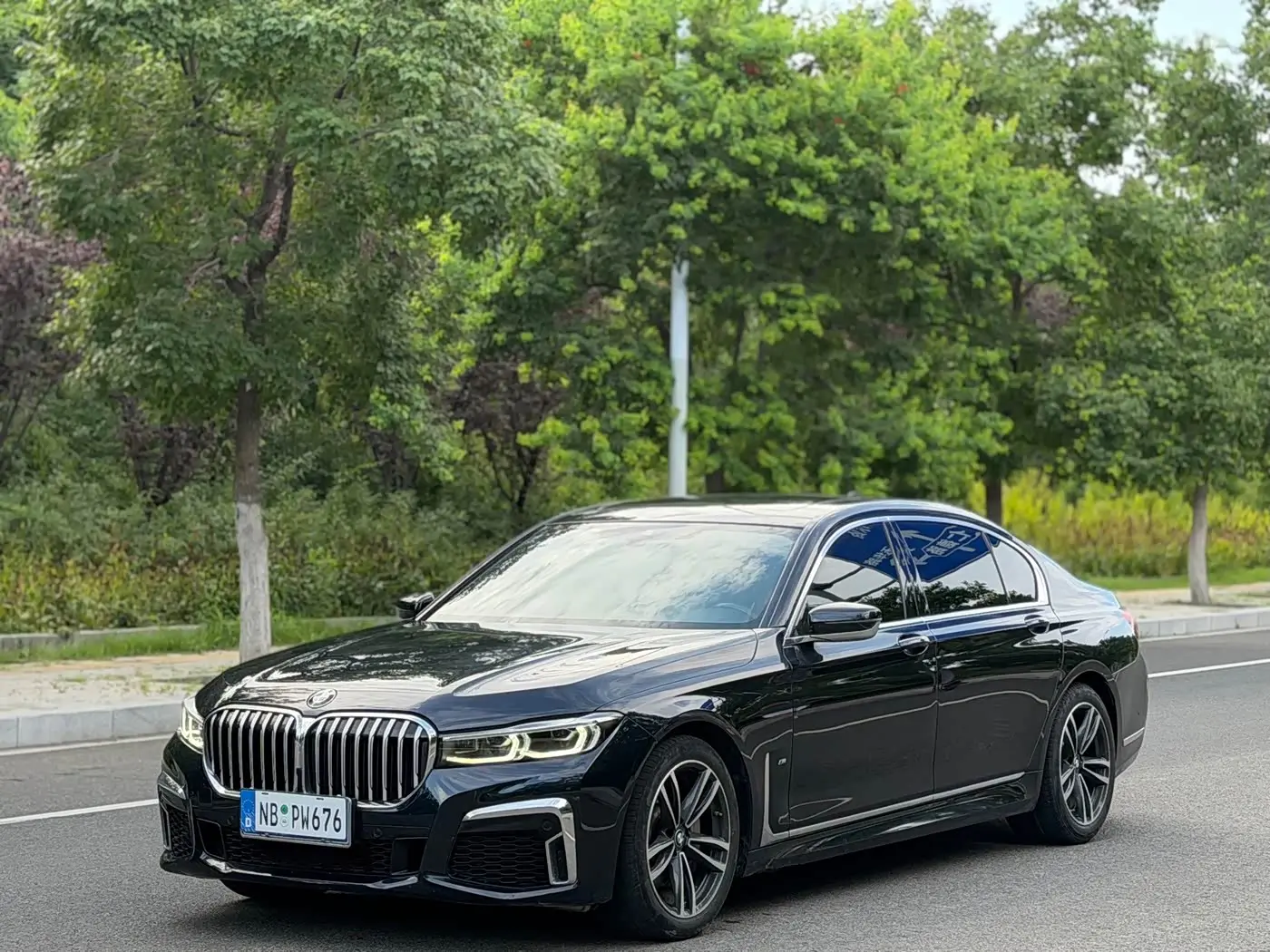 BMW 7 Series 2022 — Photo 1/16