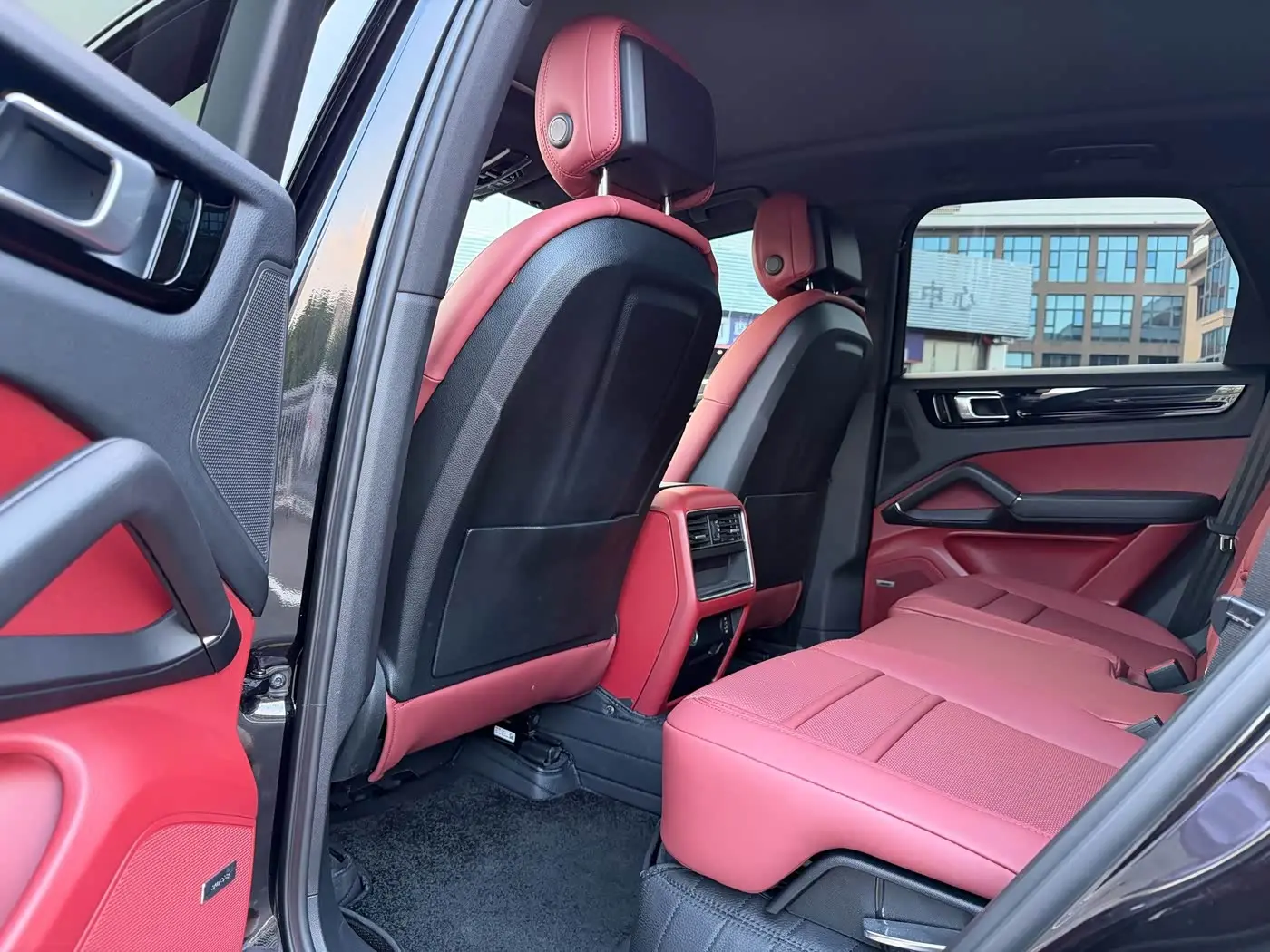 Porsche Cayenne 2018 — ფოტო 6/9