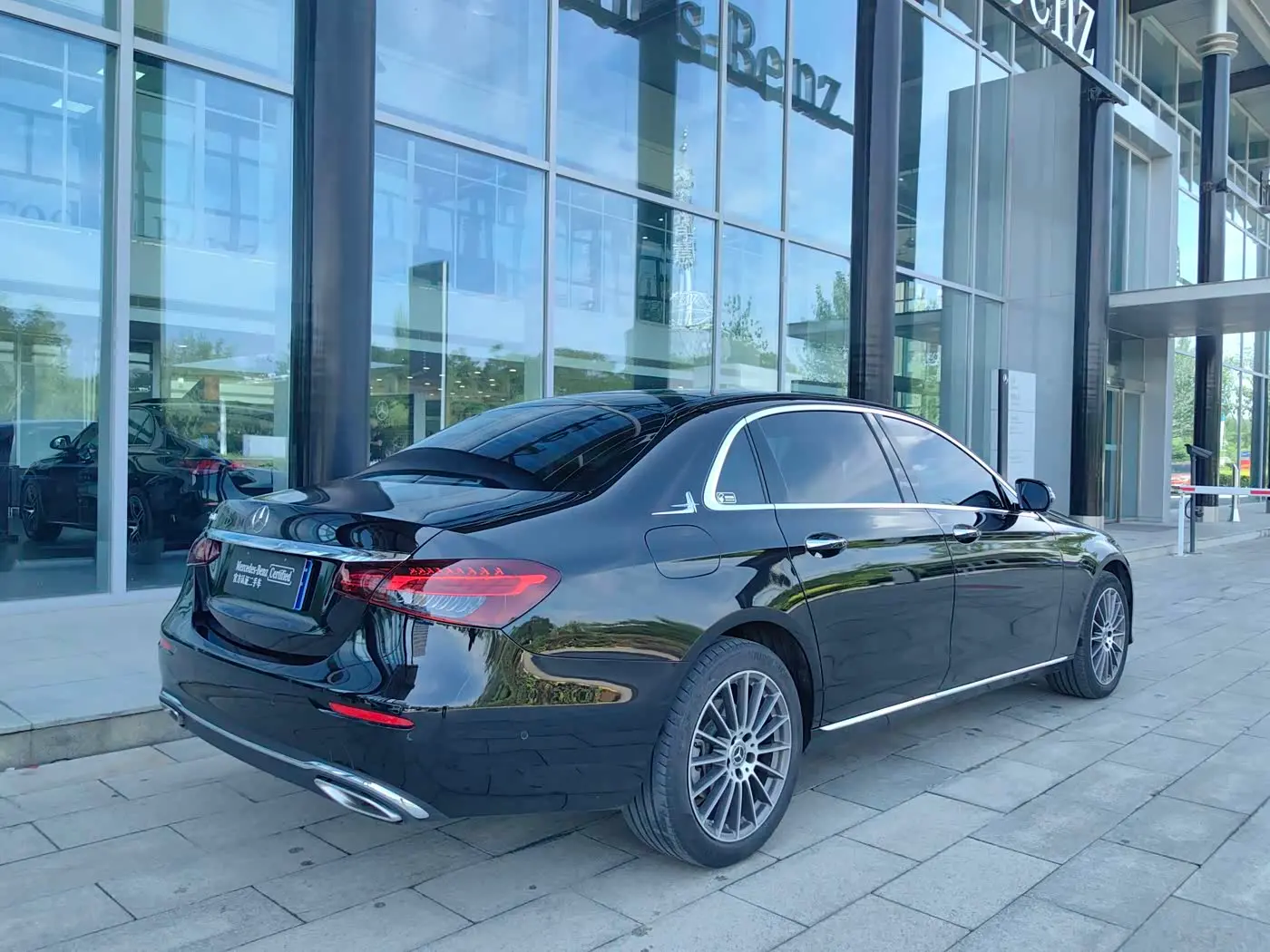 Mercedes-Benz E-Class 2023 — Photo 4/15