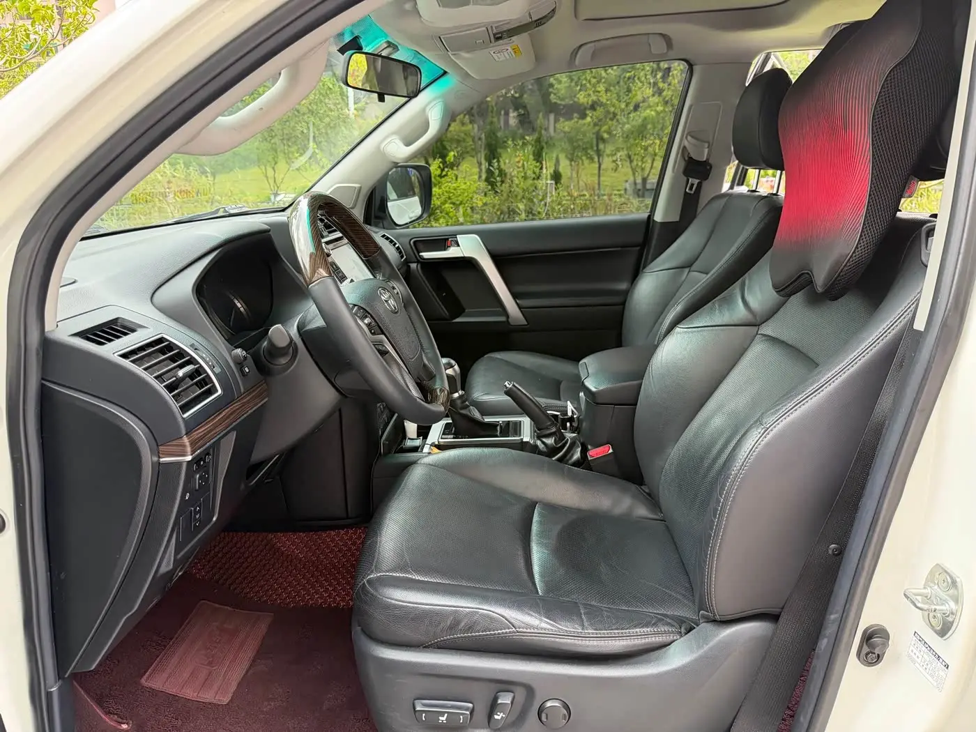 Toyota Prado 2018 — Photo 6/9