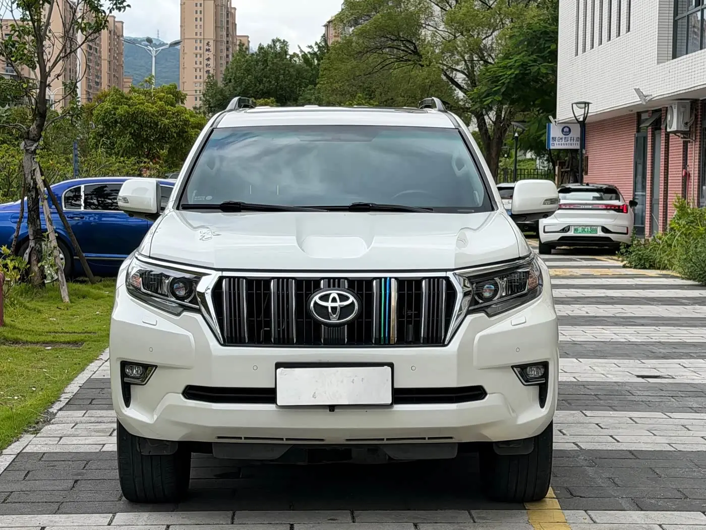 Toyota Prado 2018 — Photo 2/9