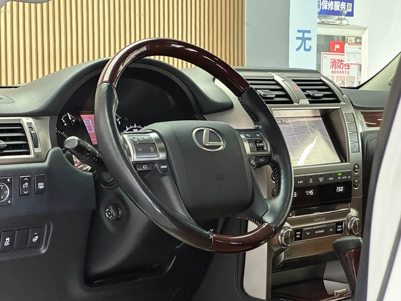 Lexus GX 2015 — Photo 9/16