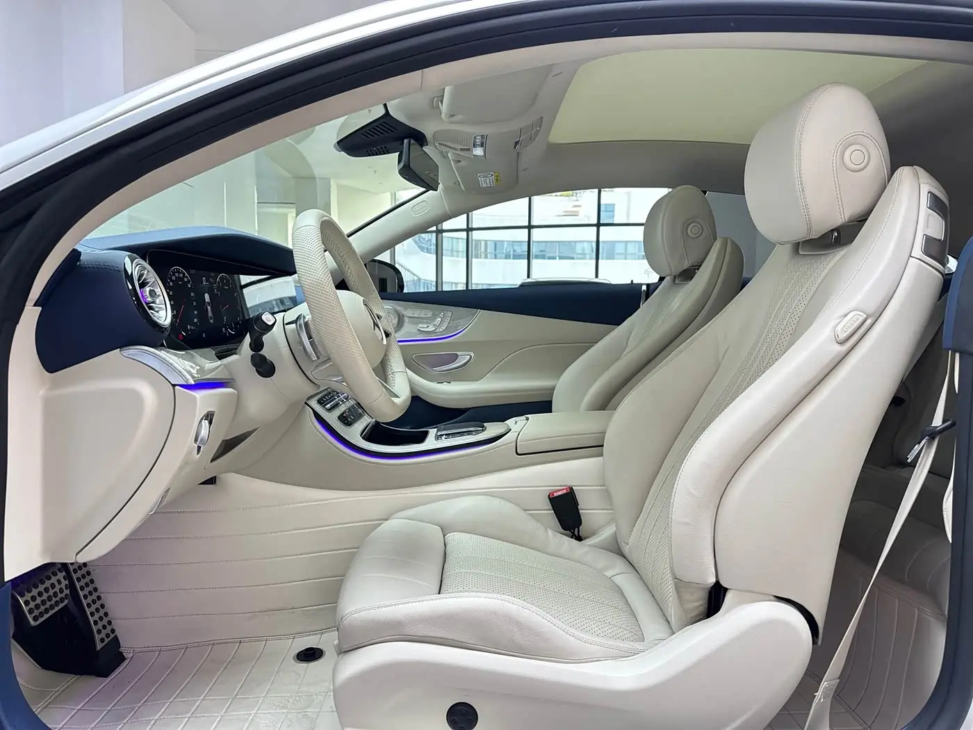 Mercedes-Benz E-Class 2024 — Photo 9/20