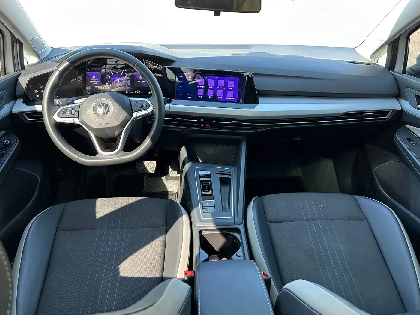 Volkswagen Golf 2023 — Photo 17/20