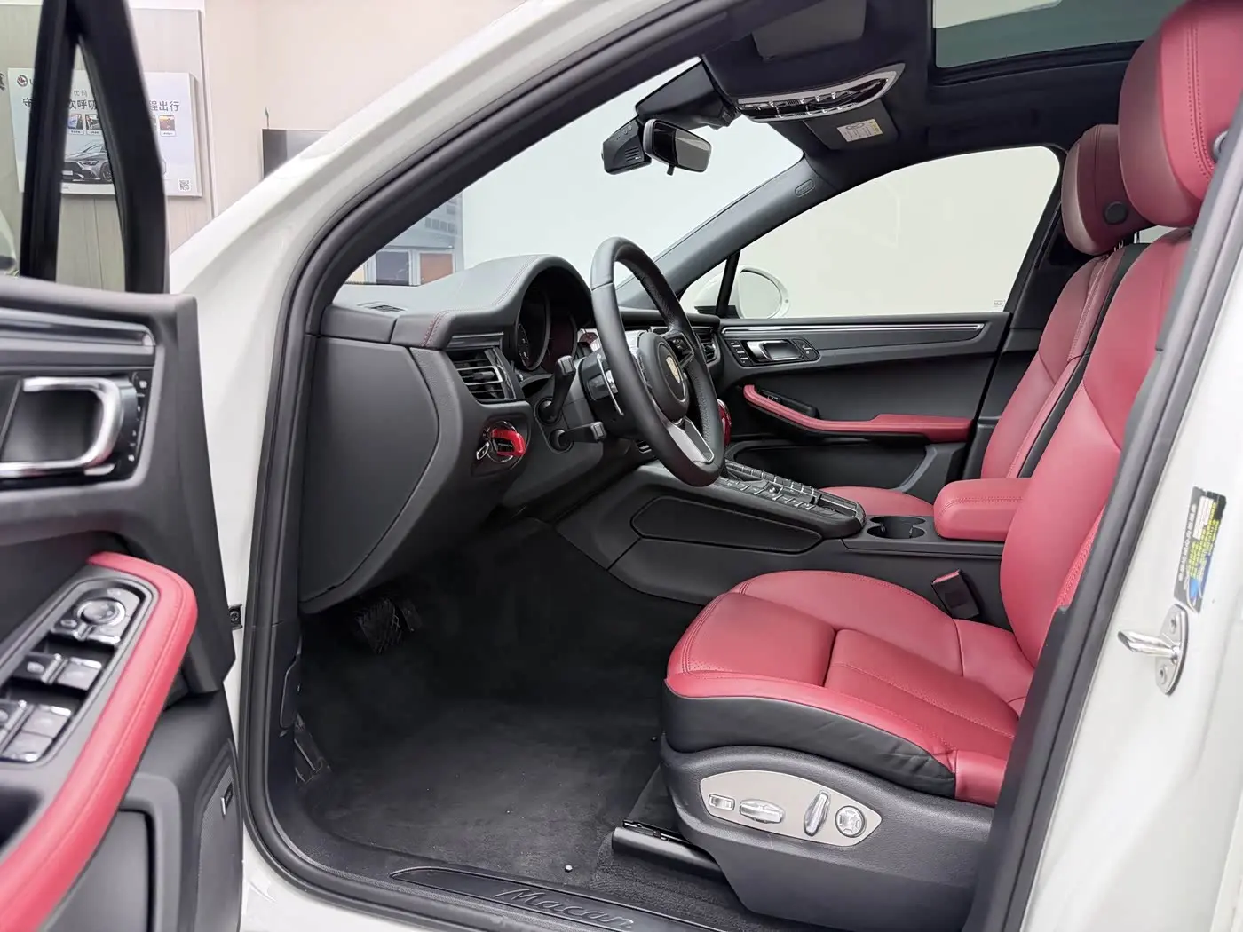 Porsche Macan 2021 — Photo 19/20