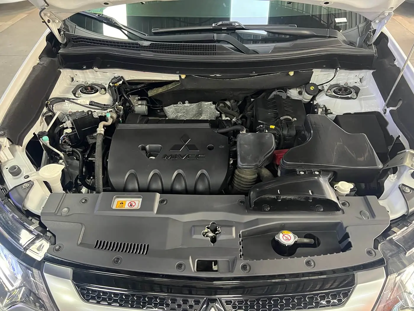 Mitsubishi Outlander 2021 — Şəkil 18/19