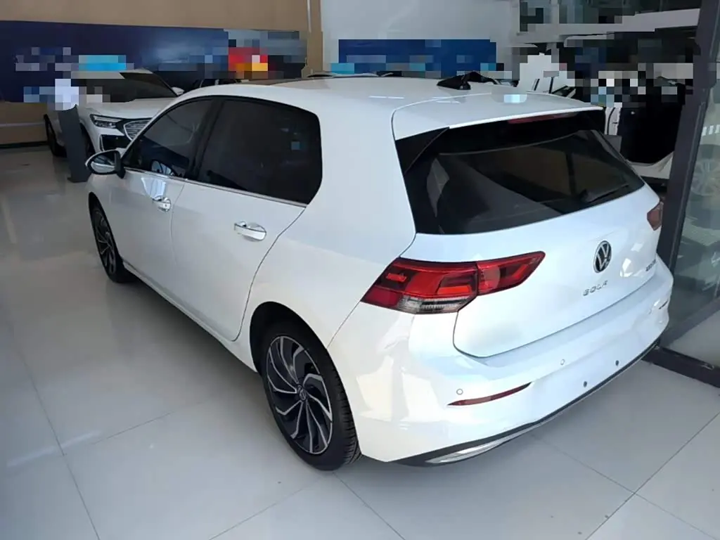 Volkswagen Golf 2024 — Photo 5/20