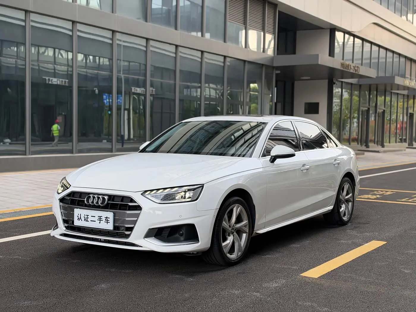 Audi A4L 2020 — Фото 1/20