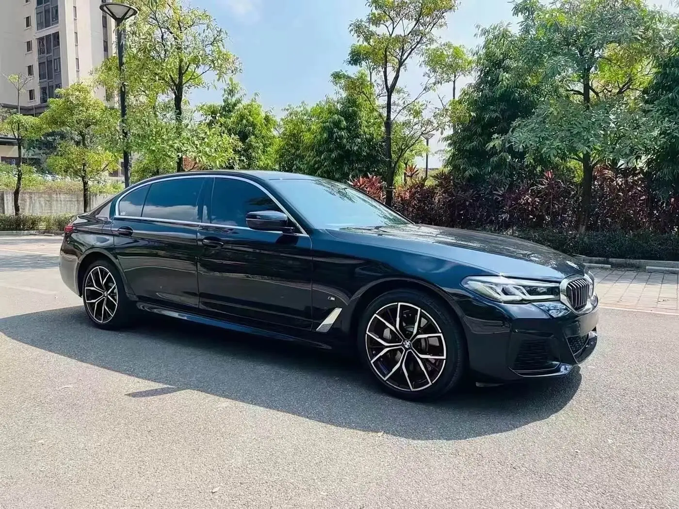 BMW 5 Series 2024 — Photo 3/9
