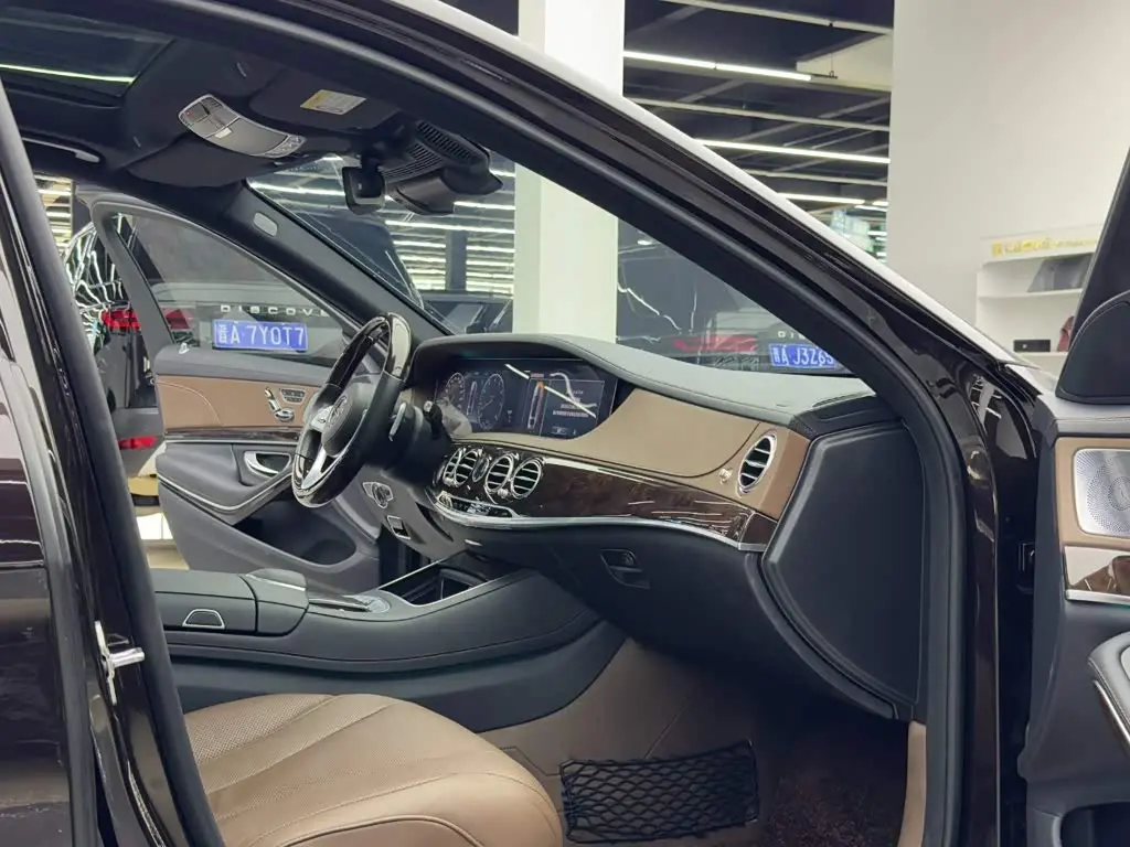Mercedes-Benz S-Class 2021 — Photo 10/18