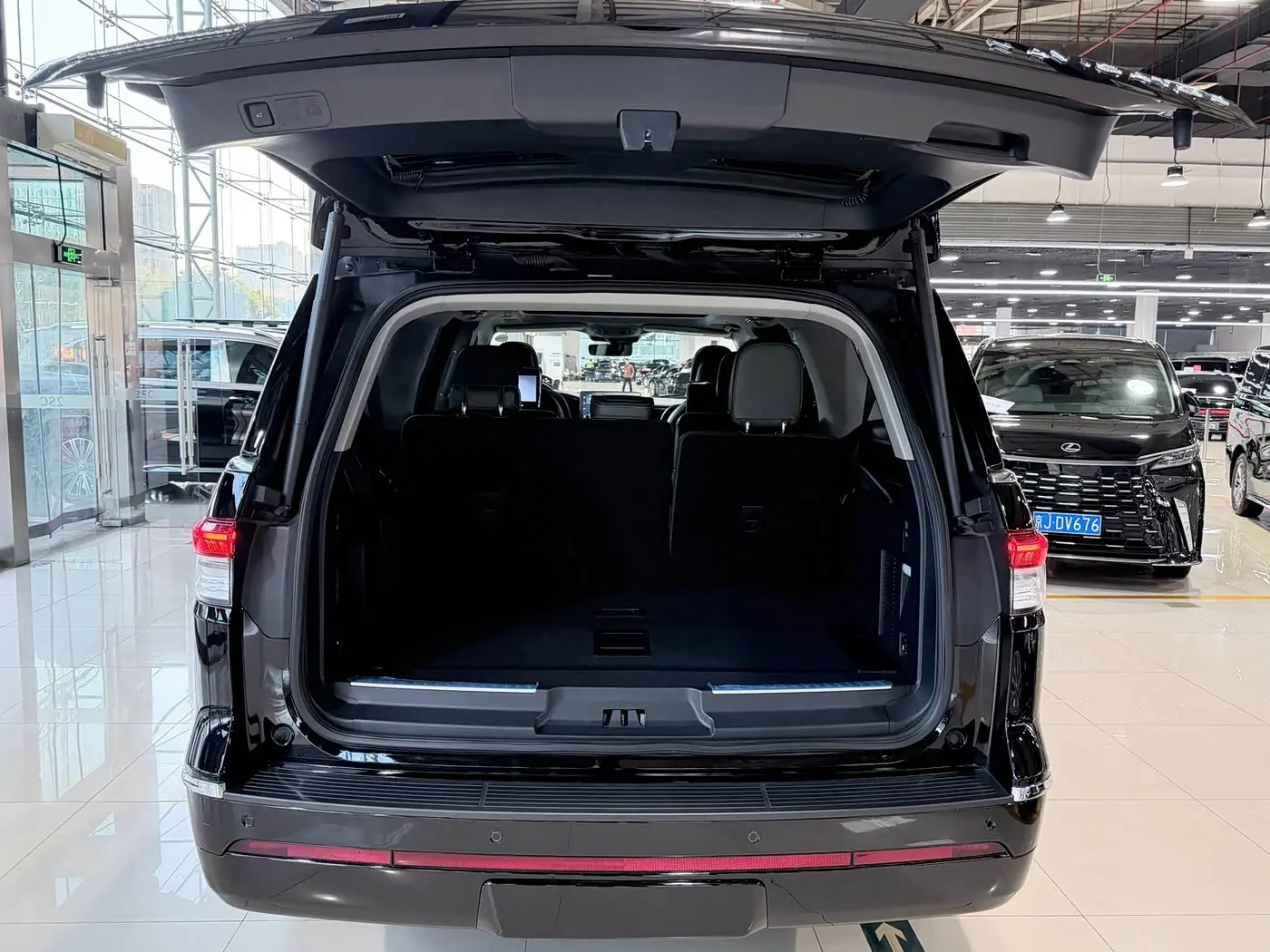 Lincoln Navigator 2023 — Фото 15/20