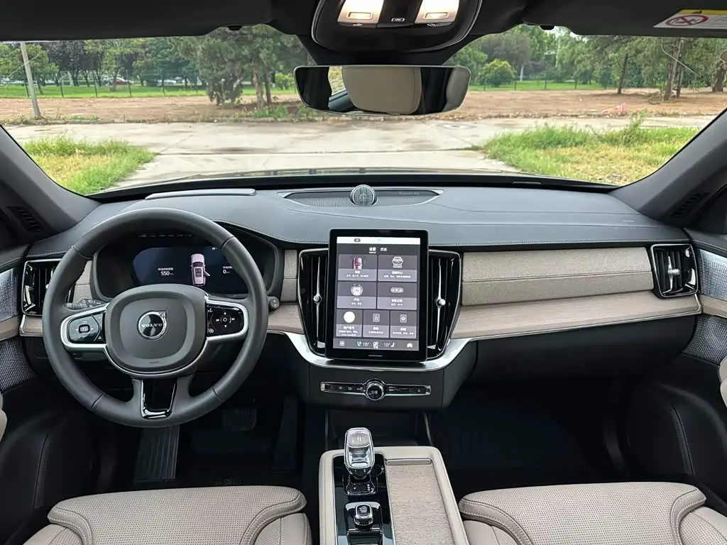 Volvo XC90 Plug-in Hybrid 2026 — Photo 11/20