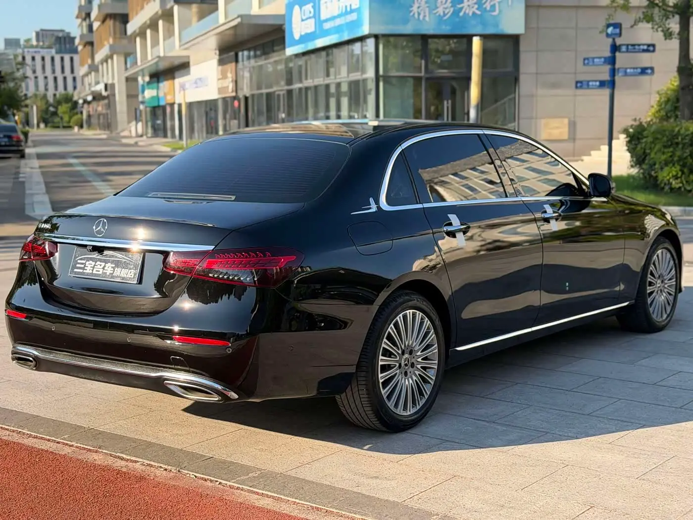 Mercedes-Benz E-Class 2021 — Photo 12/20