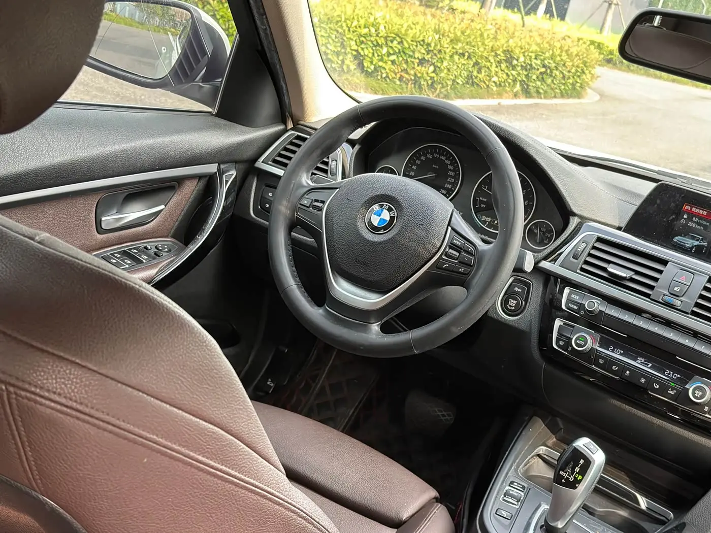 BMW 3 Series 2018 — Фото 13/16