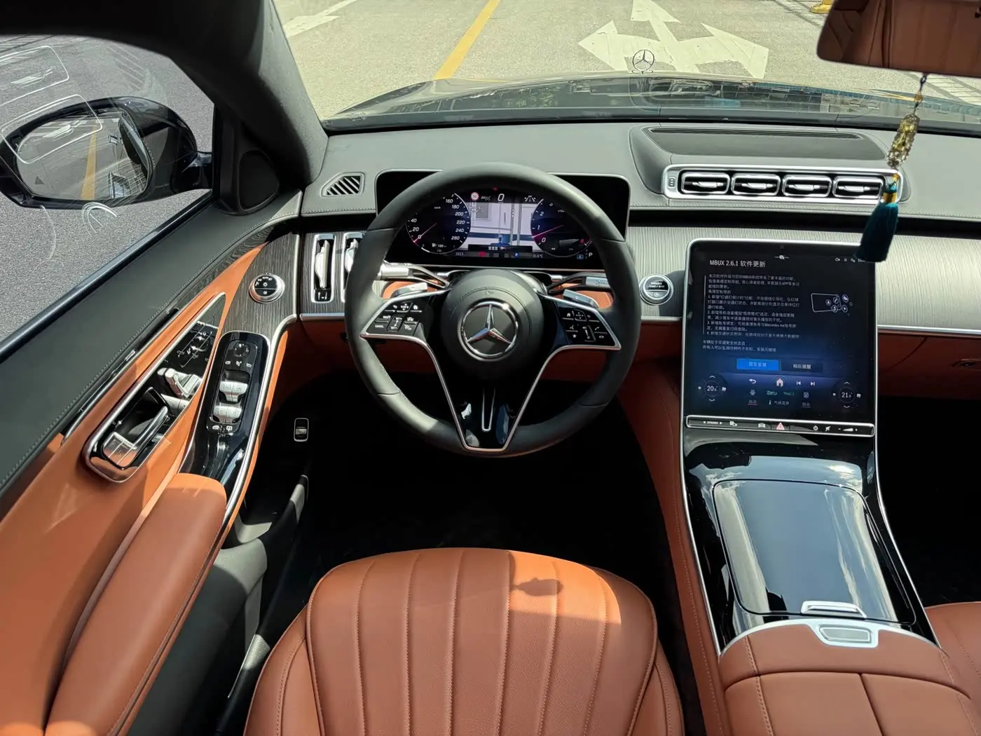 Mercedes-Benz S-Class 2024 — Photo 11/16
