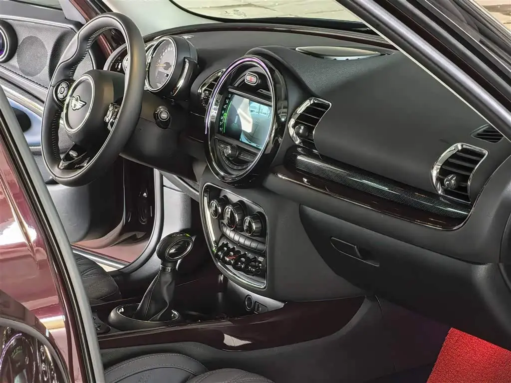 MINI CLUBMAN 2019 — Photo 10/11
