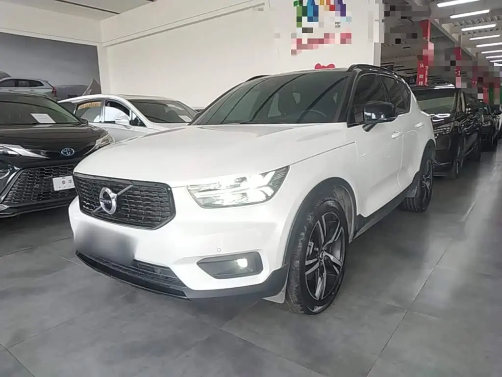 Volvo XC40 2021 — Фото 2/20